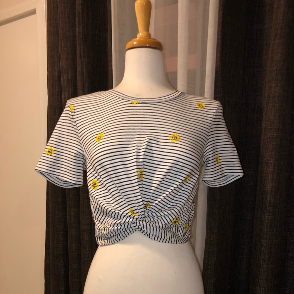 Striped sunflower crop top🌻